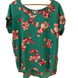 Pleione crepe blouse. Green background with pink/white floral. Size L